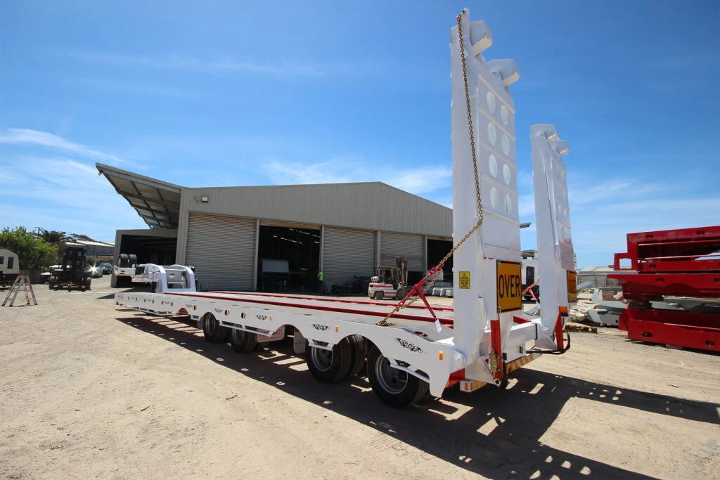 Низкопалубный погрузчик BERKLEY Gooseneck Lowboy полуприцеп трехосный 60 тонн поплавковый низкорамный прицеп для продажи в Австралии