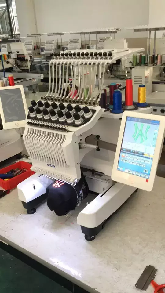 Qk-3620 15 игл, компьютеризированная вышивальная машина с одной головкой и лазерной системой для одежды и колпачков