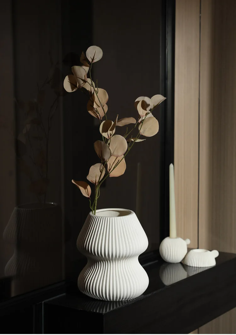 2023 Nordic Pleated Vertical Stripe Ceramic Vase Table Decorative Pleated Vertical Stripe Flower Vase For Home Decor