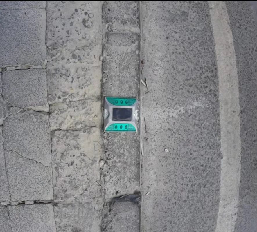 Solar Truck Wheel Stopper Car Parking Recycled Wheel Stops Color Feature Size Aluminum Road Reflector