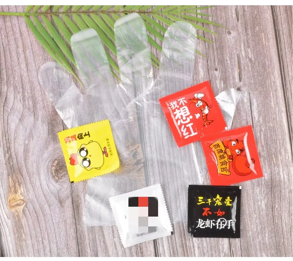 Individual disposal small Packed Gloves sea food Folded Pe Glove With Small Bag Packing Dining Gloves