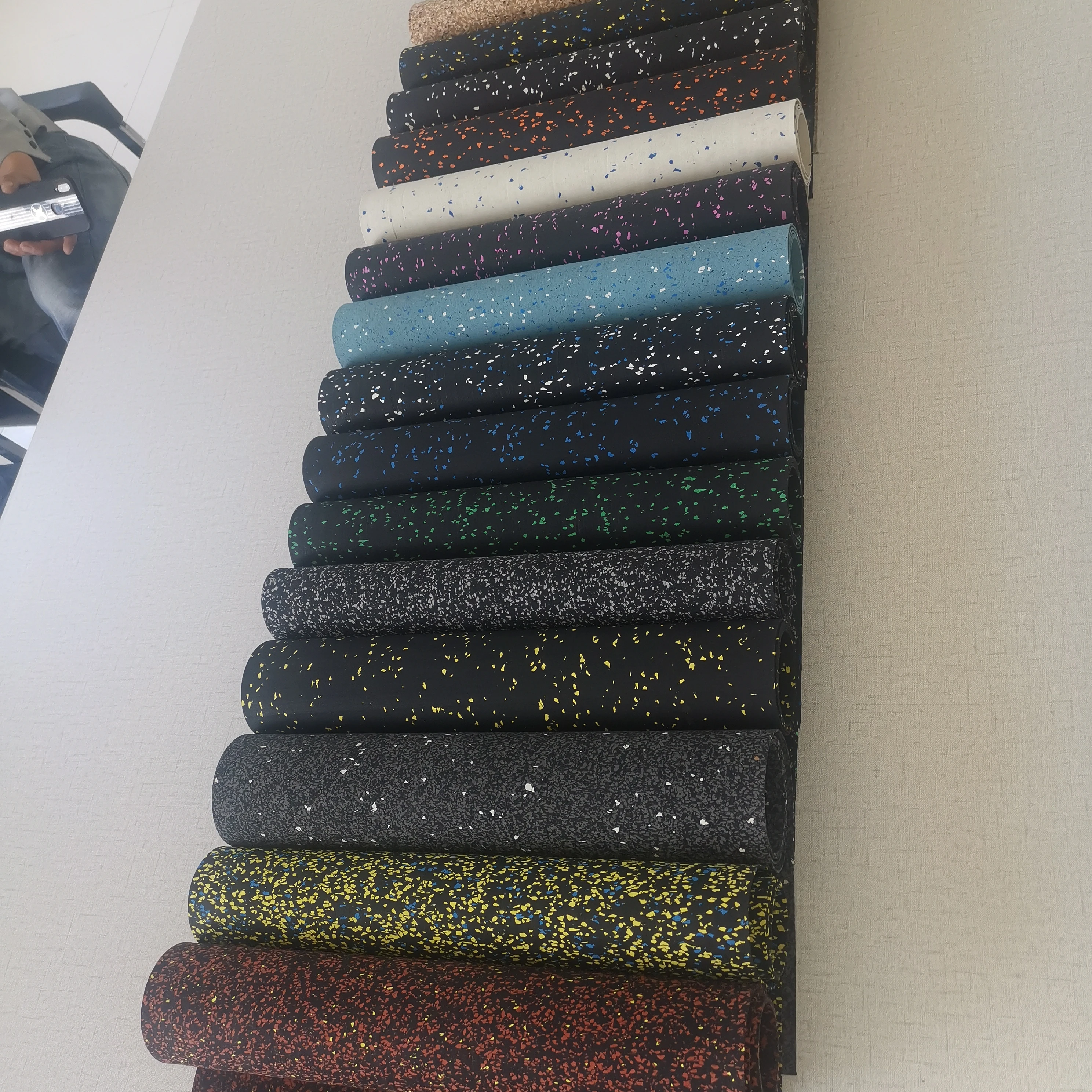 Anti-skid Indoor rubber tile/Playground gym rubber carpet/ epdm gym rubber rolls