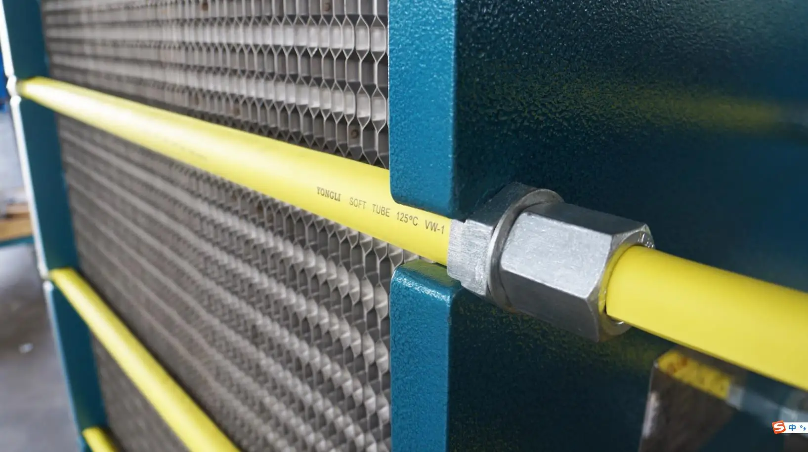 Plate type condenser for machinery