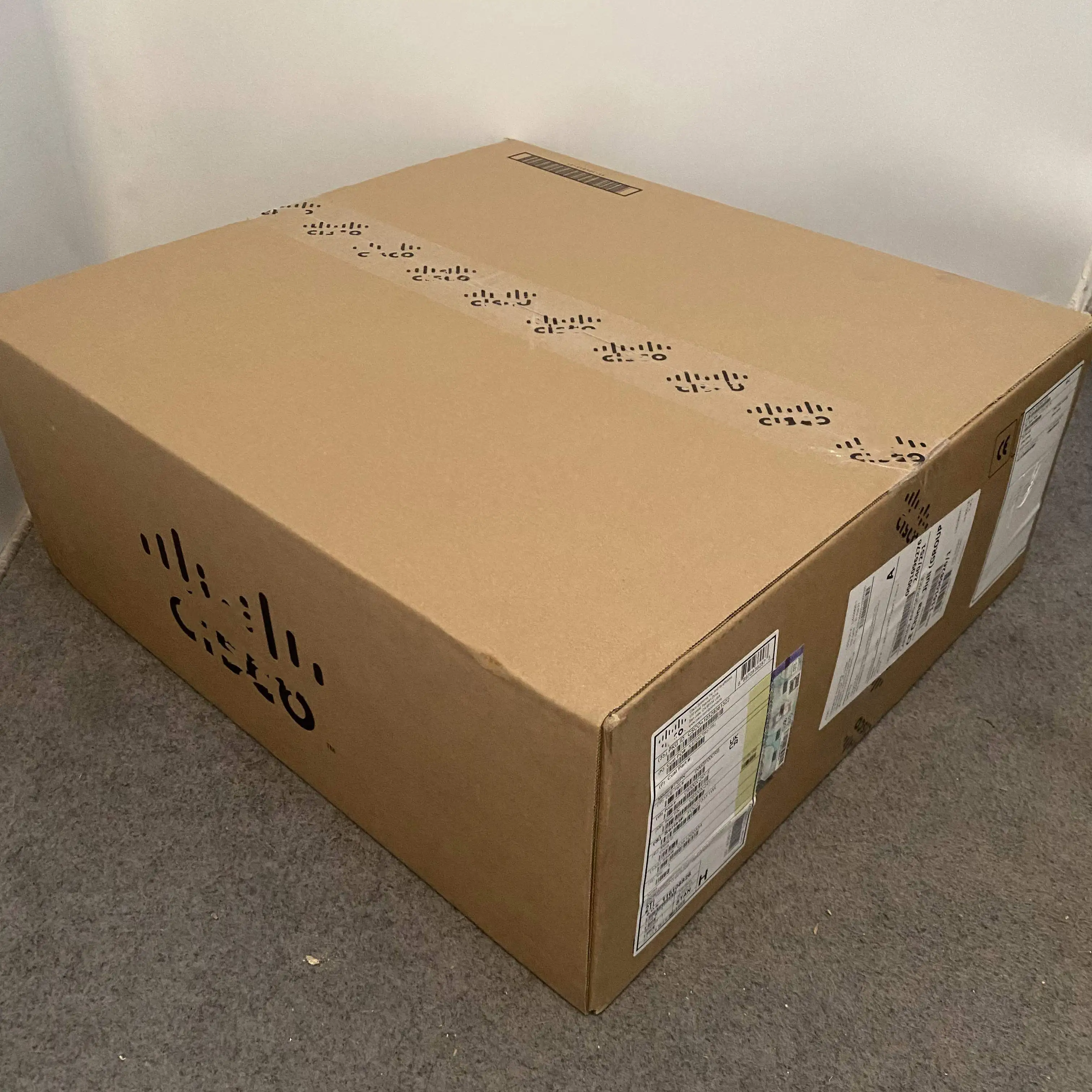 Original New C8200L-1N-4T 8200L with 1-NIM slot and 4x1G WAN Ports Router