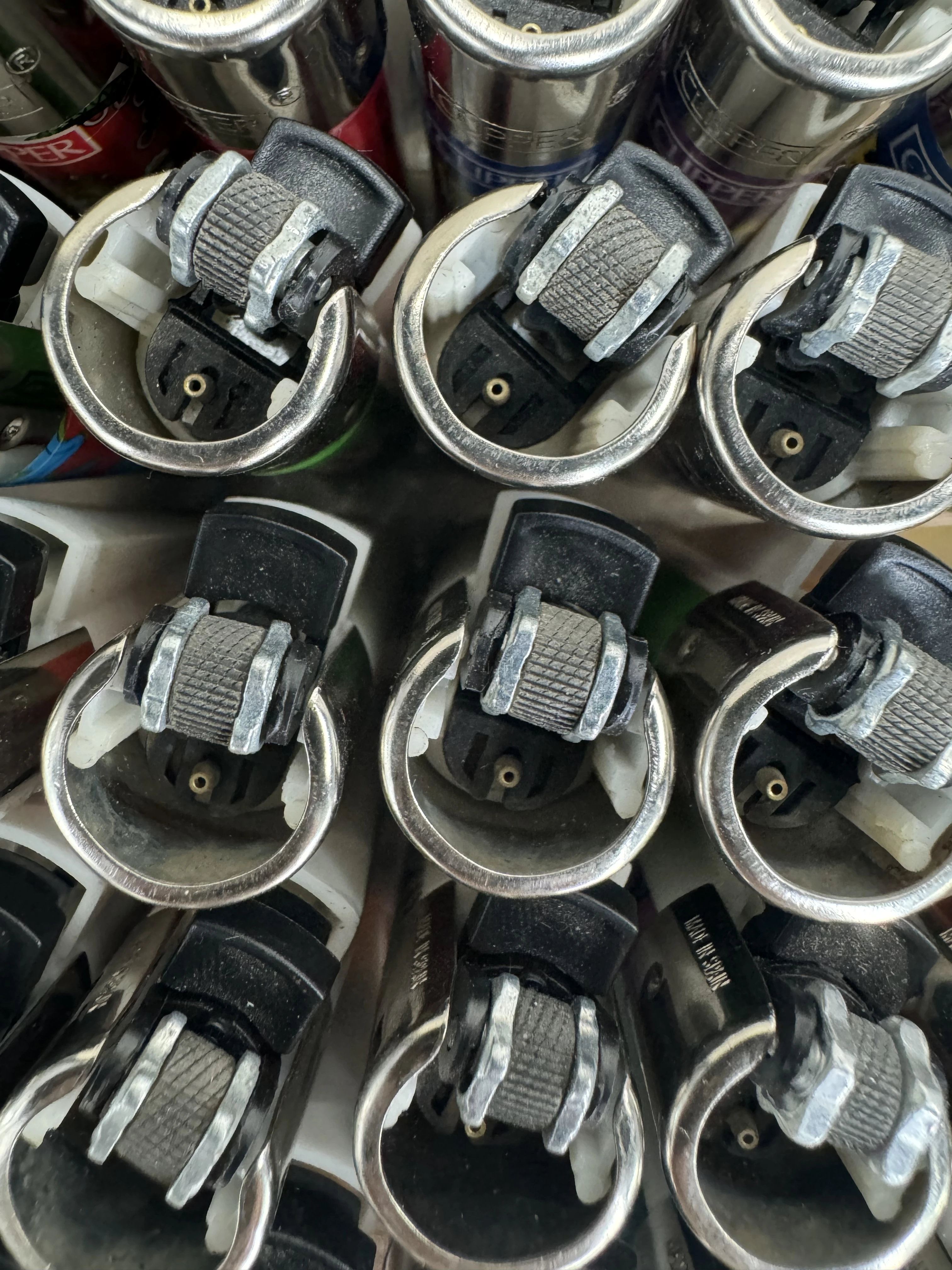 Spanish Refillable Gas Cigarette Lighters Custom Clipper Lighters