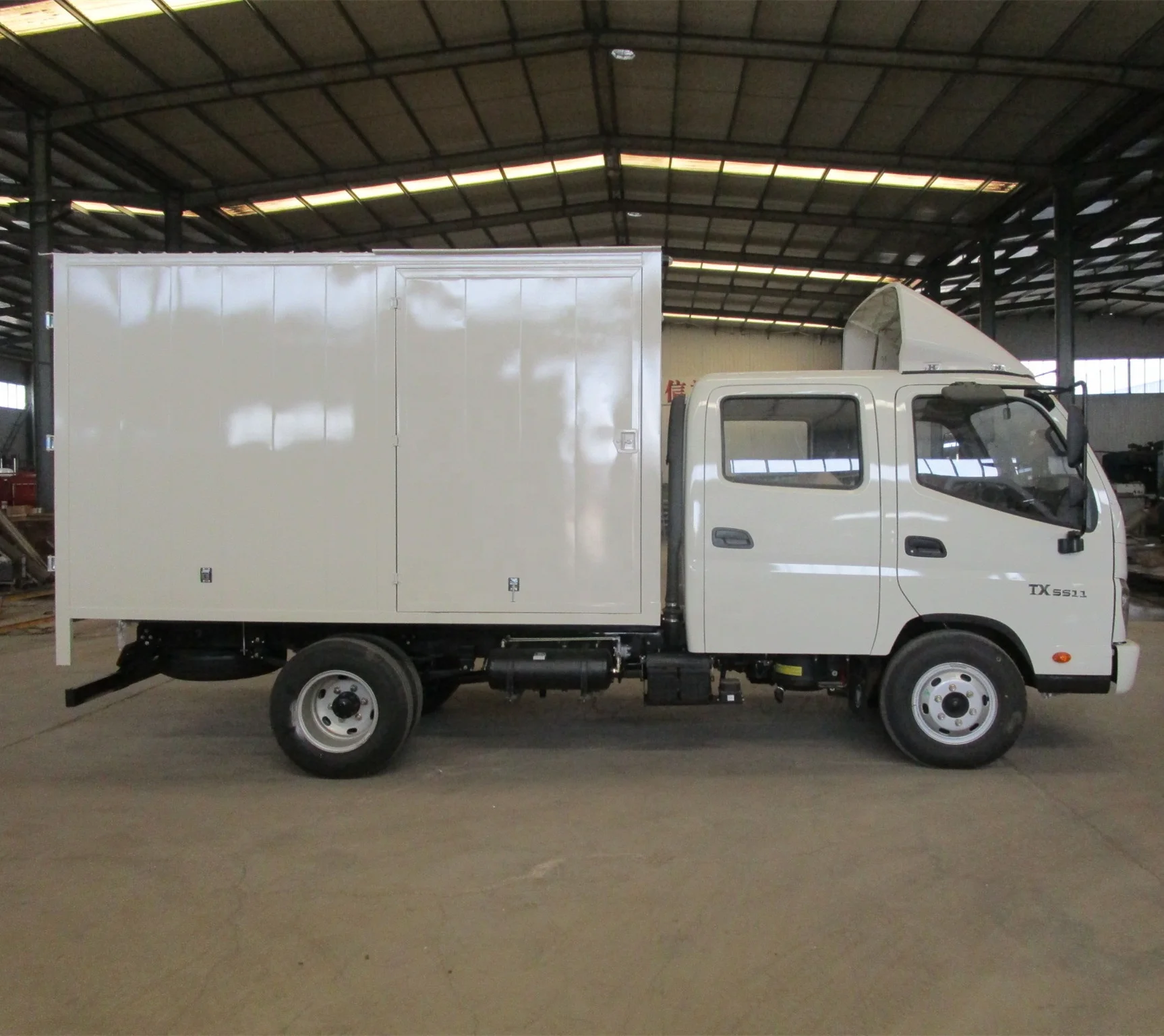 Gasoline Petrol Fuel Engine Double Cab 5 Ton Load Light Cargo Van Truck