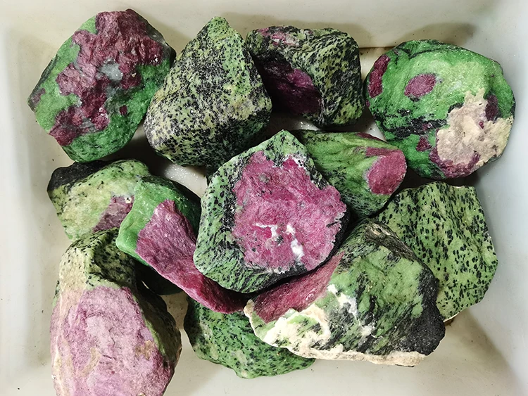 Treasure 100% High Quality Healing Stones Rough Red and Emerald Quartz Stone for Decoration Wholesale Natural Raw Red Green Love