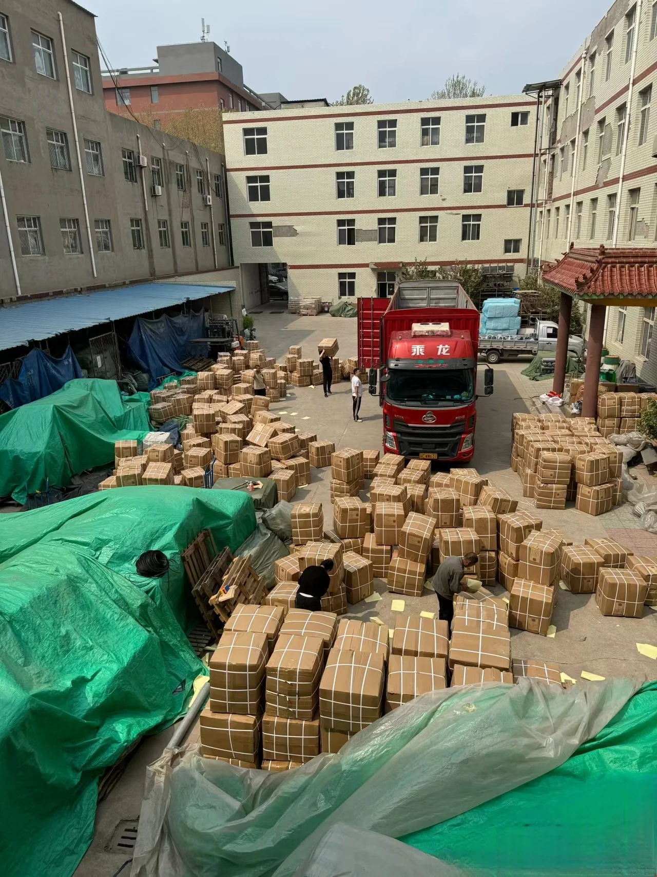 Genuine product recommendation cheap all-carbon ultra-light high-elastic durable and crisp sound shuttlecock badminton racket