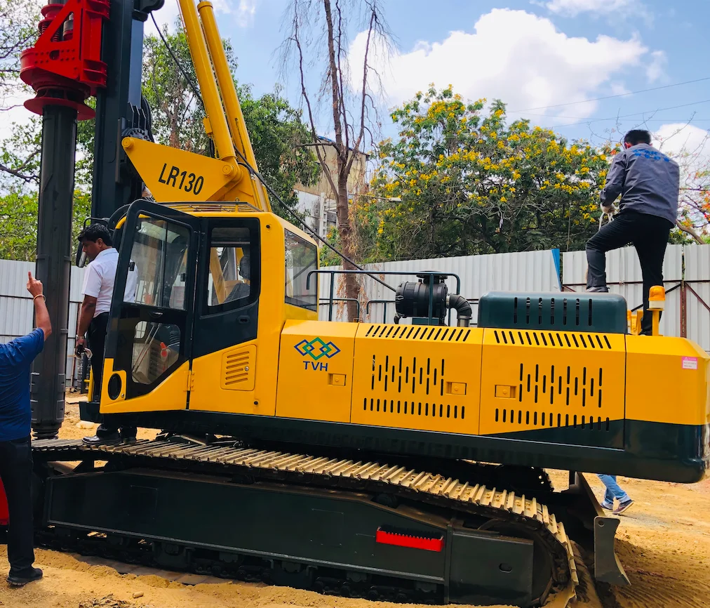 Construction Diesel Engine Crawler Guardrail Rotary Drilling Rig  21m LR80  Concrete Screw Pile Driver