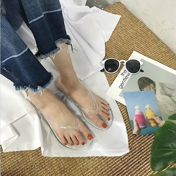 Wholesale Summer Outdoor Rubber Jelly Slippers Beach Clear Slippers Women Custom Flip Flops