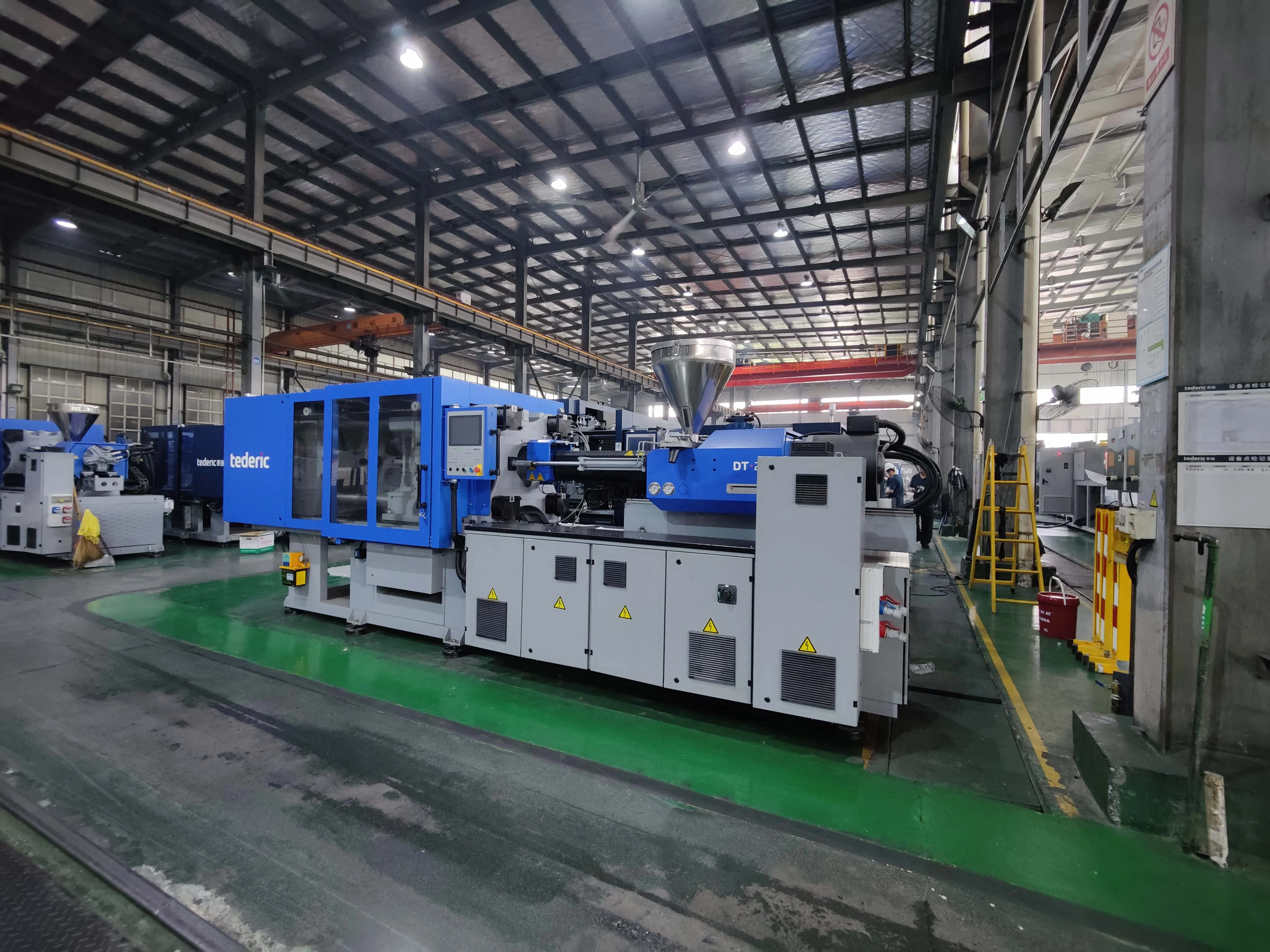 Hot Sell Used Tederic Plastic Bottle Case Injection Molding Machine D250 Plastic Making Machine
