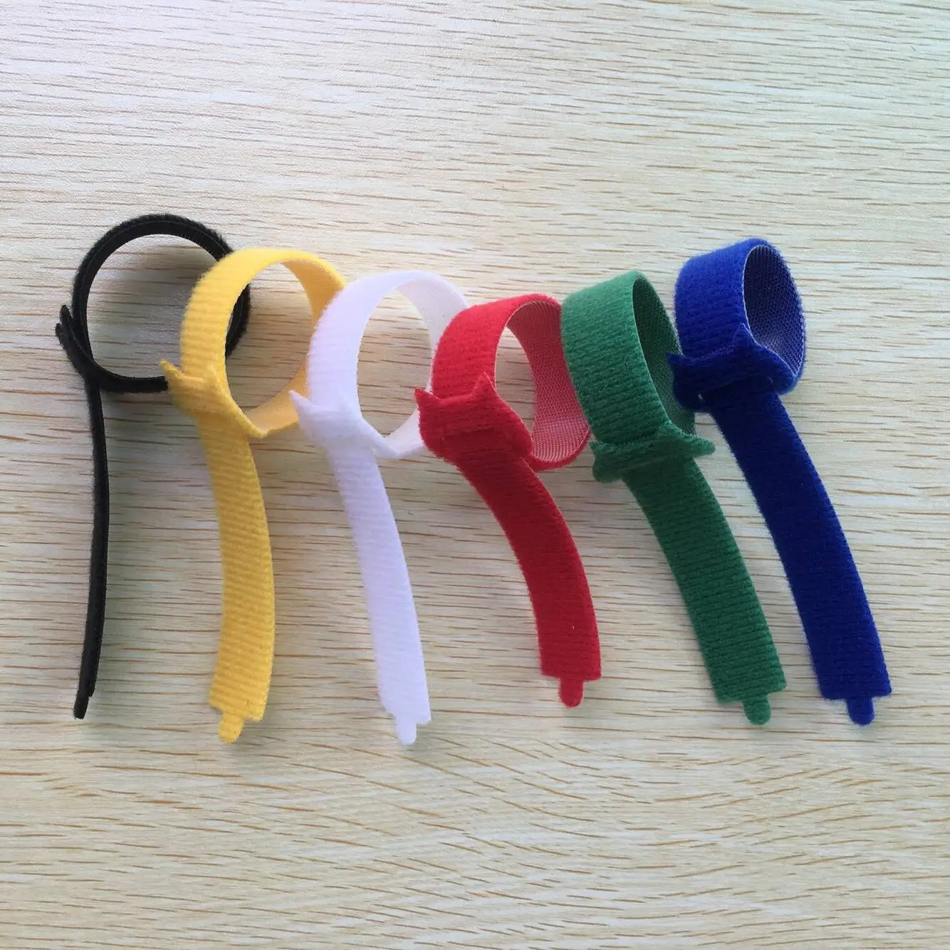 black white color  Cable Ties Velcroes Ties Hook And Loop Strap Velcroes Strap for wire