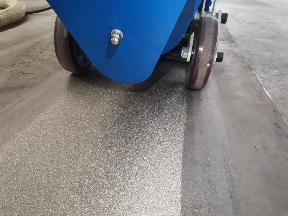 
Metal / Coil Material abrasive blast machine with industrial vacuum cleaner 