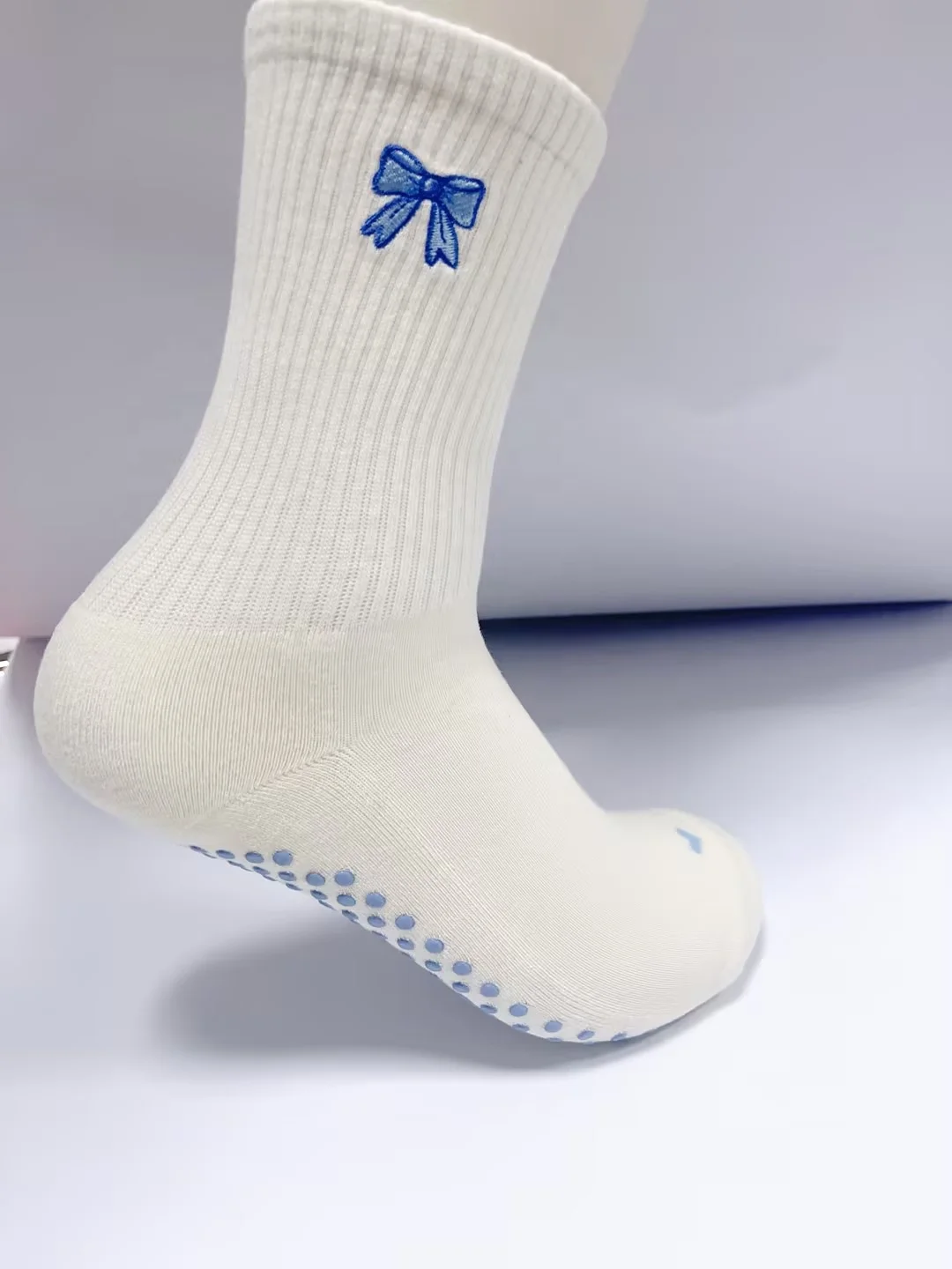 2024 Fashion Novelty Antislip Gym Pilates Grip Ankle Crew Socks With Custom Cartoon Letter Embroidery Logo For Women Bottom