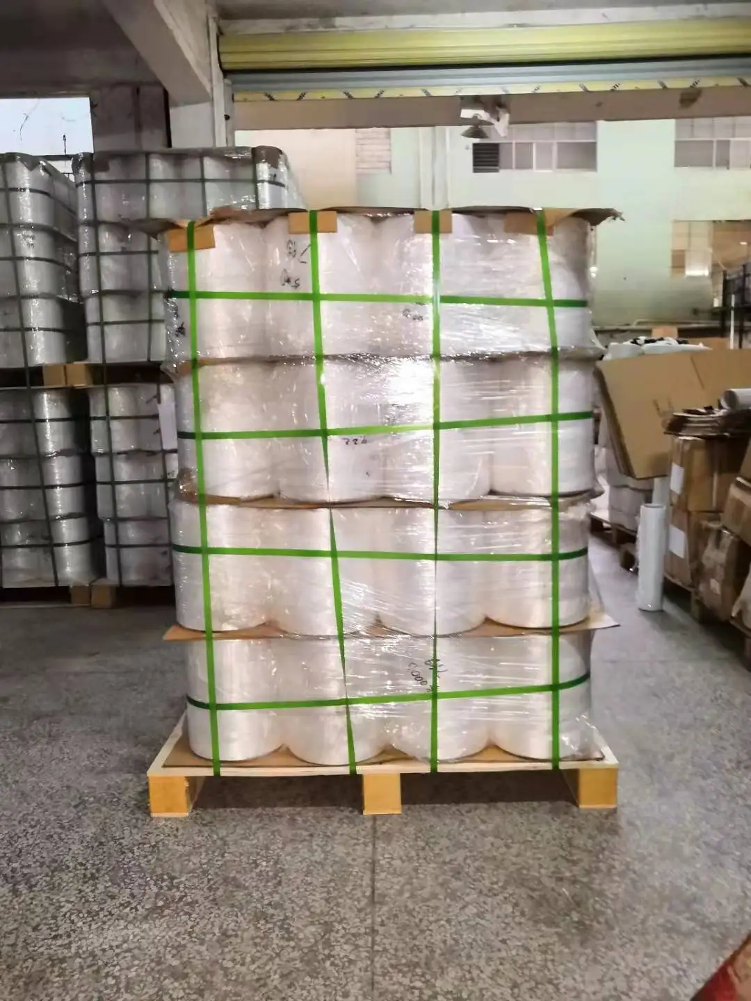 Wholesale Polypropylene Thread Non twist 8000 Dtex Fibrillated Synthetic/Artificial Grass Yarn for Outdoor Soccer Field