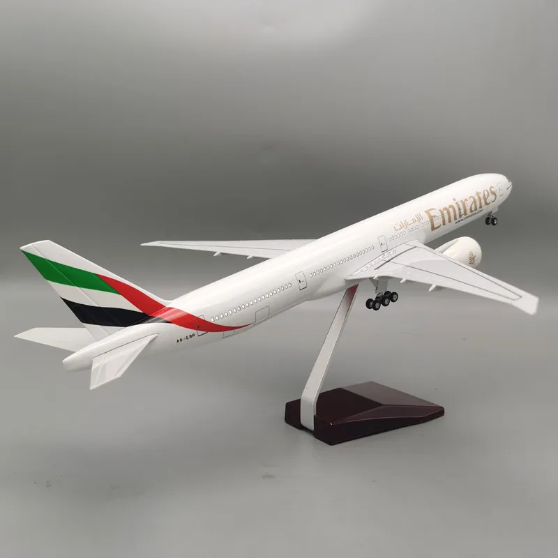 Unique Kids Toy Scale 1:157 47cm B777 Emirates Airline Desktop Airplane Model with LED light and Wheels
