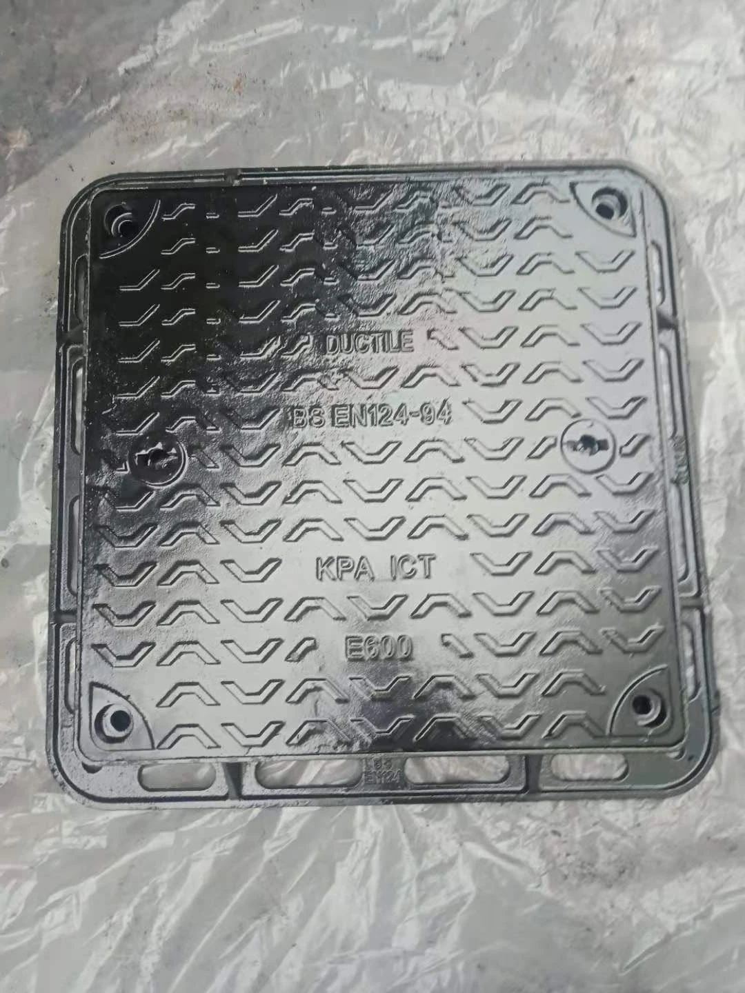 Customize Water Road Application Resin Sand Casting Well Manhole Cover Manufacturer