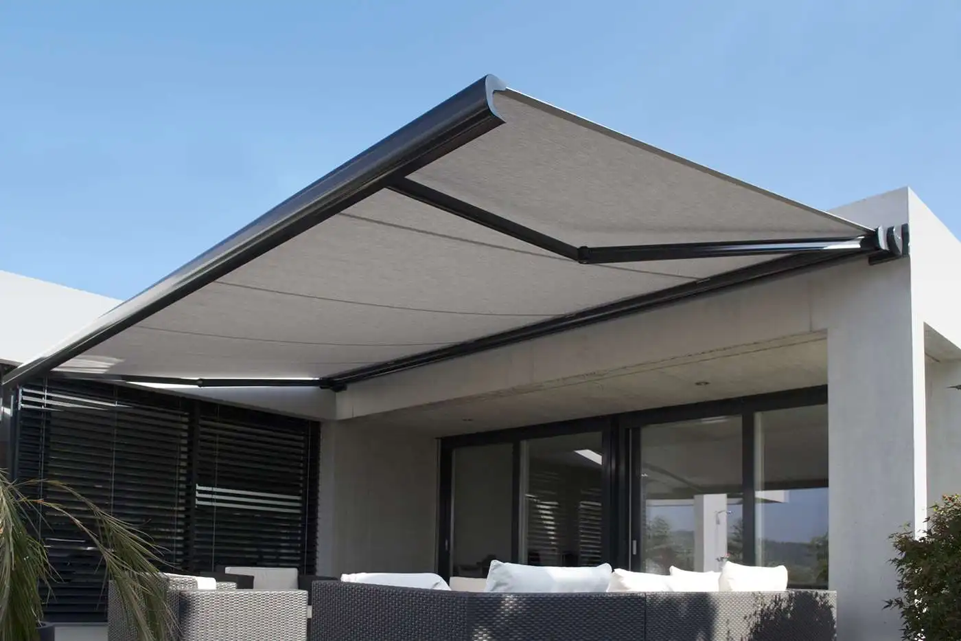 ALUMINUM FULL CASSETTE PATIO AWNING/AWNINGS WITH LED AND  MOTOR
