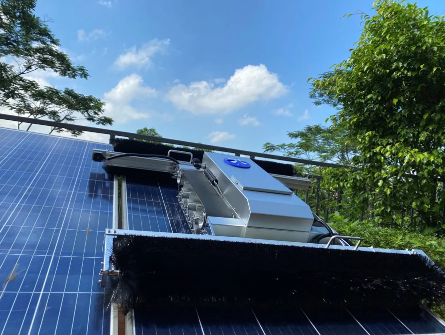 New original 25% savings in power loss automatic new energy telescopic pv cleaning robot for solar panel