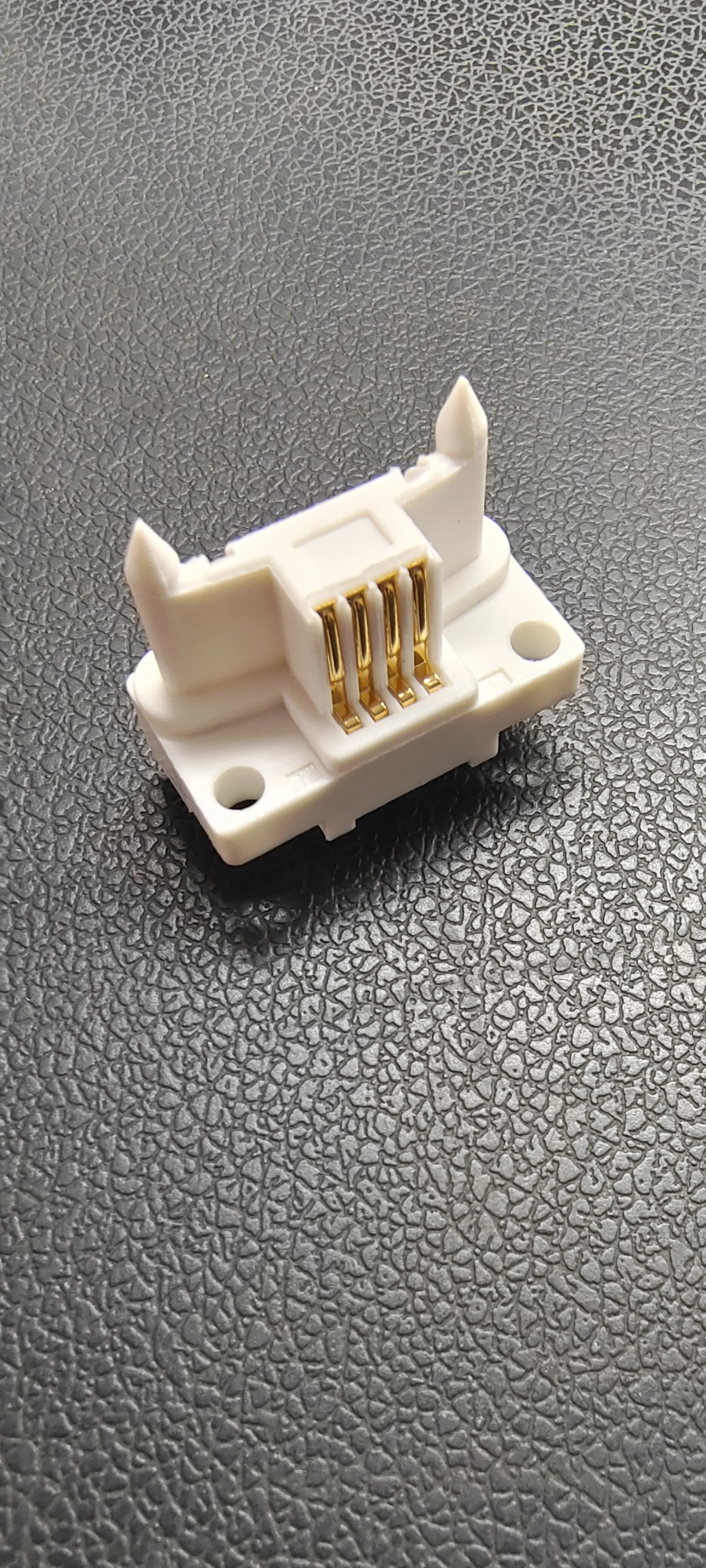 Good Quality Gold Plated Brass PA66 Press Fit Element Pcb wire to board Connector Panel Mount Connector Pcb for Automotive