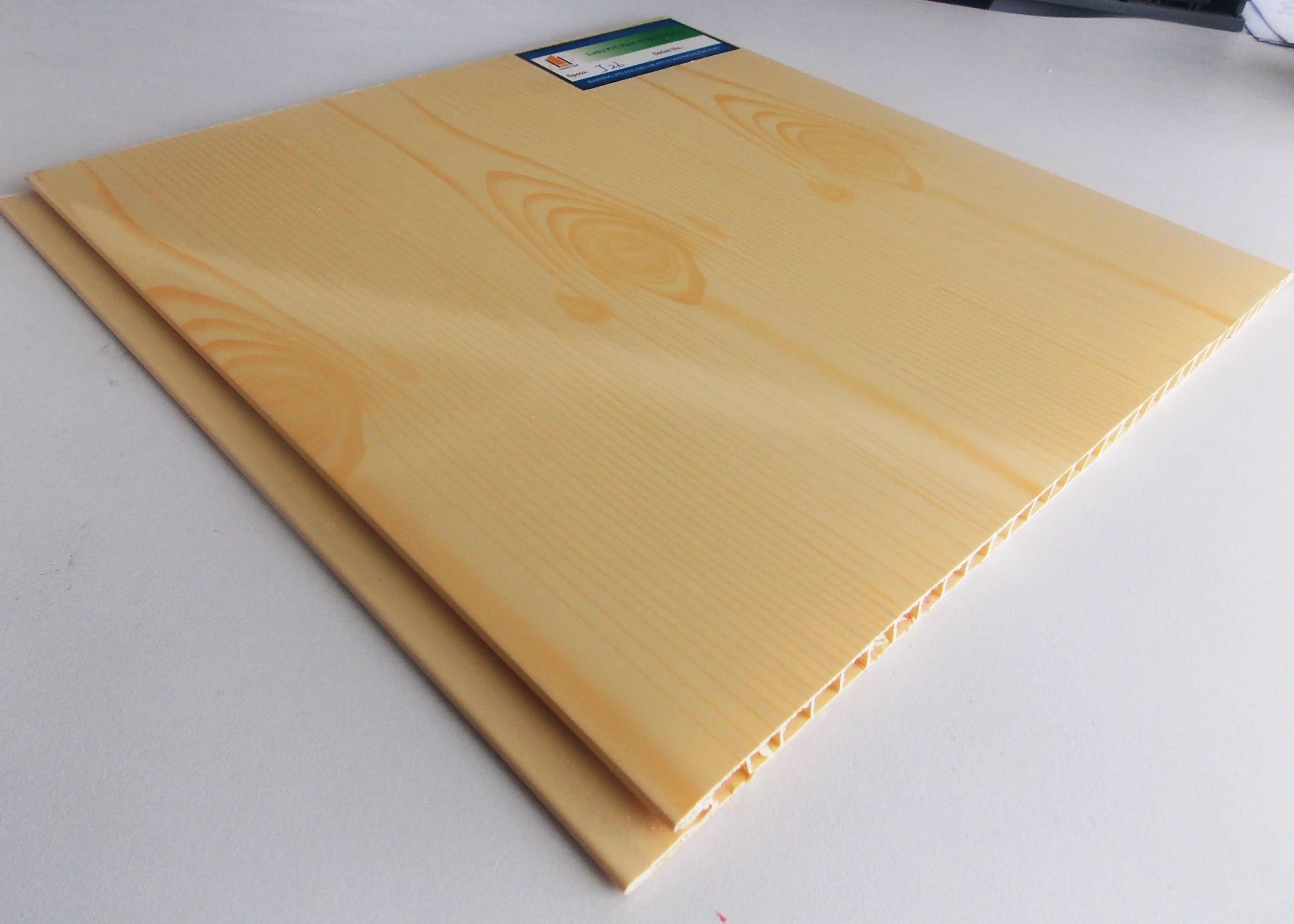 China Customized PVC Ceiling Panel Waterproof Ceiling in Woodgrain Design