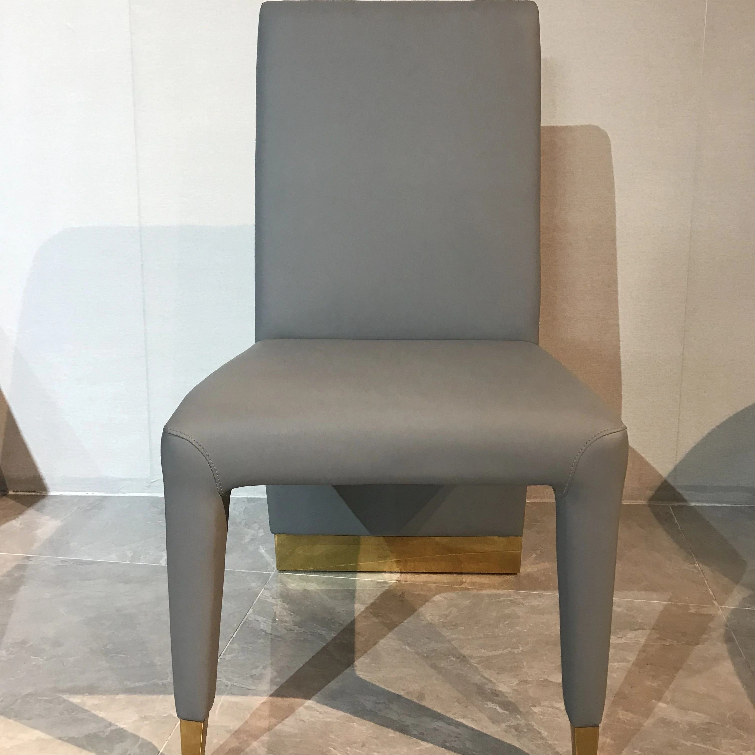 New Designed Modern Style Upholstered Black Velvet Gold Metal Arm Chair Living Room Accent Dining Chair for Home Hotel