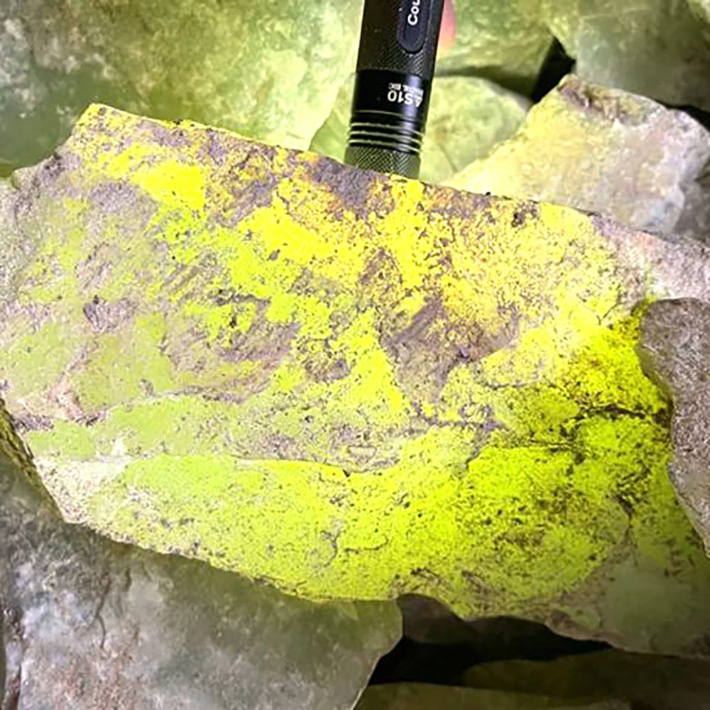 Hot sale natural high quality serpentine stone