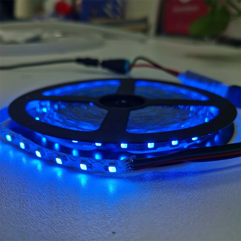 DC12V RGB SMD5050 светодиодная S-образная лента с белой силиконовой неоновой