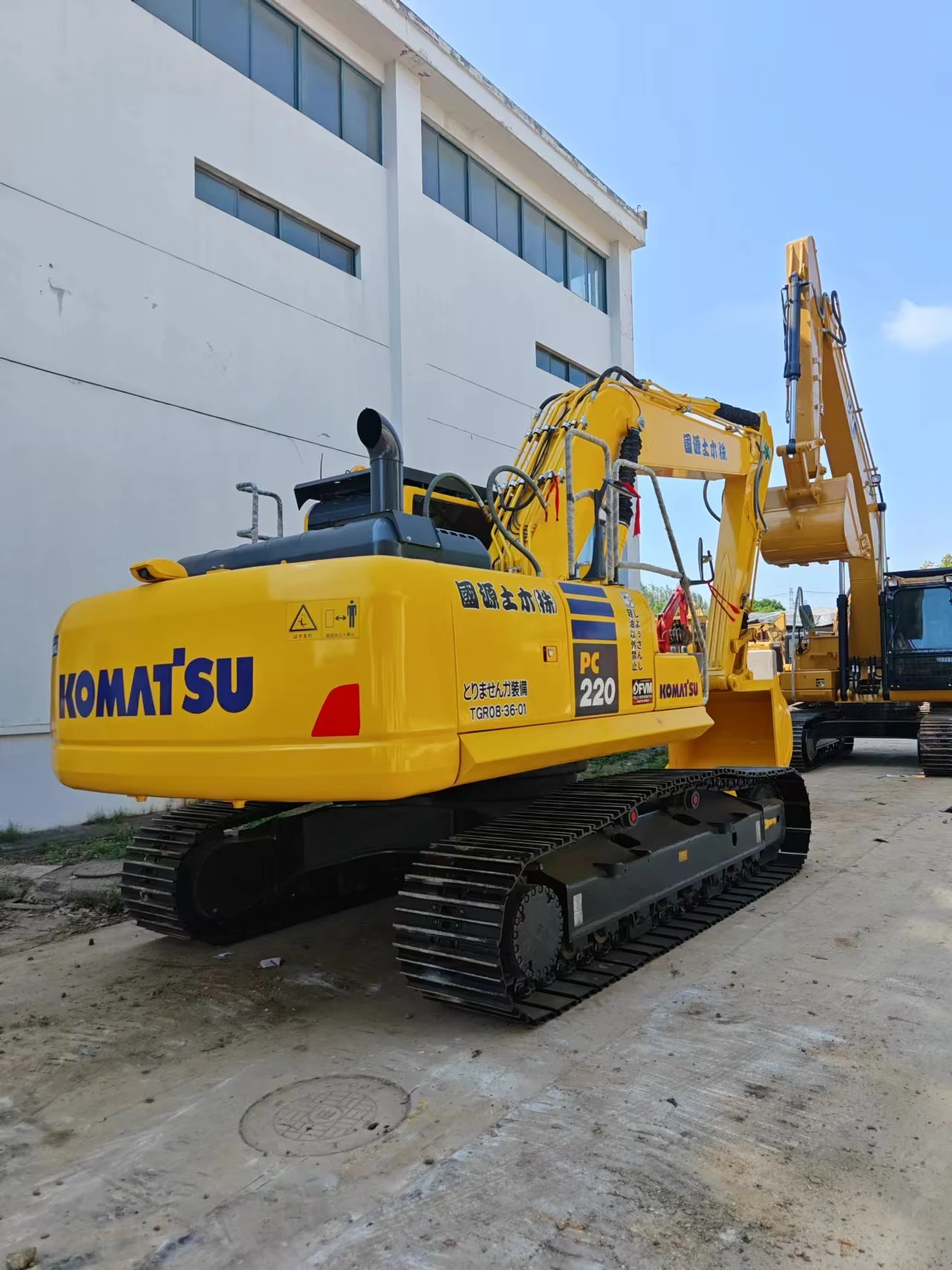 Used komatsu PC220-8 almost new with good price used komatsu pc220 pc220-8