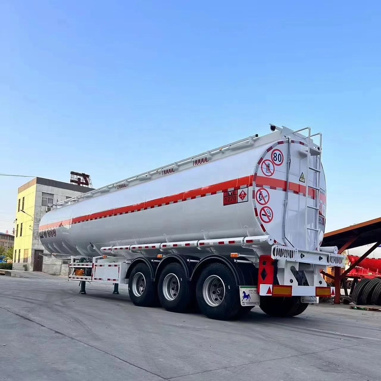 Used new SINOTRUK HOWO 6X4 10 wheeler 20cbm 25cbm fuel tank truck oil tank truck tanker truck with 25cbm full trailer