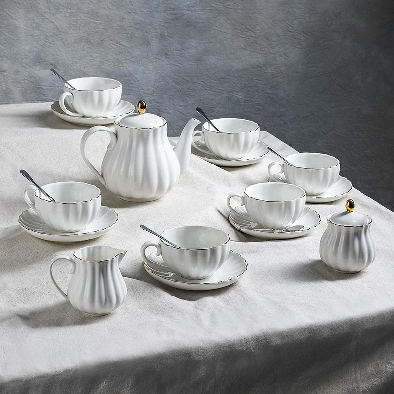 High Quality Factory Supply Fine bone china Gold Tea pot and Cup saucers Ceramic Tea Sets