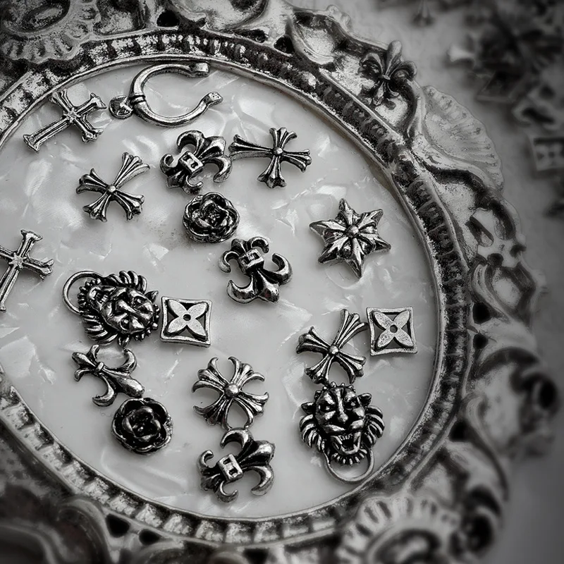 ND1393 50pcs Antique Cross Chrome Heart Nail Charms Vintage Christian Style Manicure Jewelry Accessories For Nails Art Design