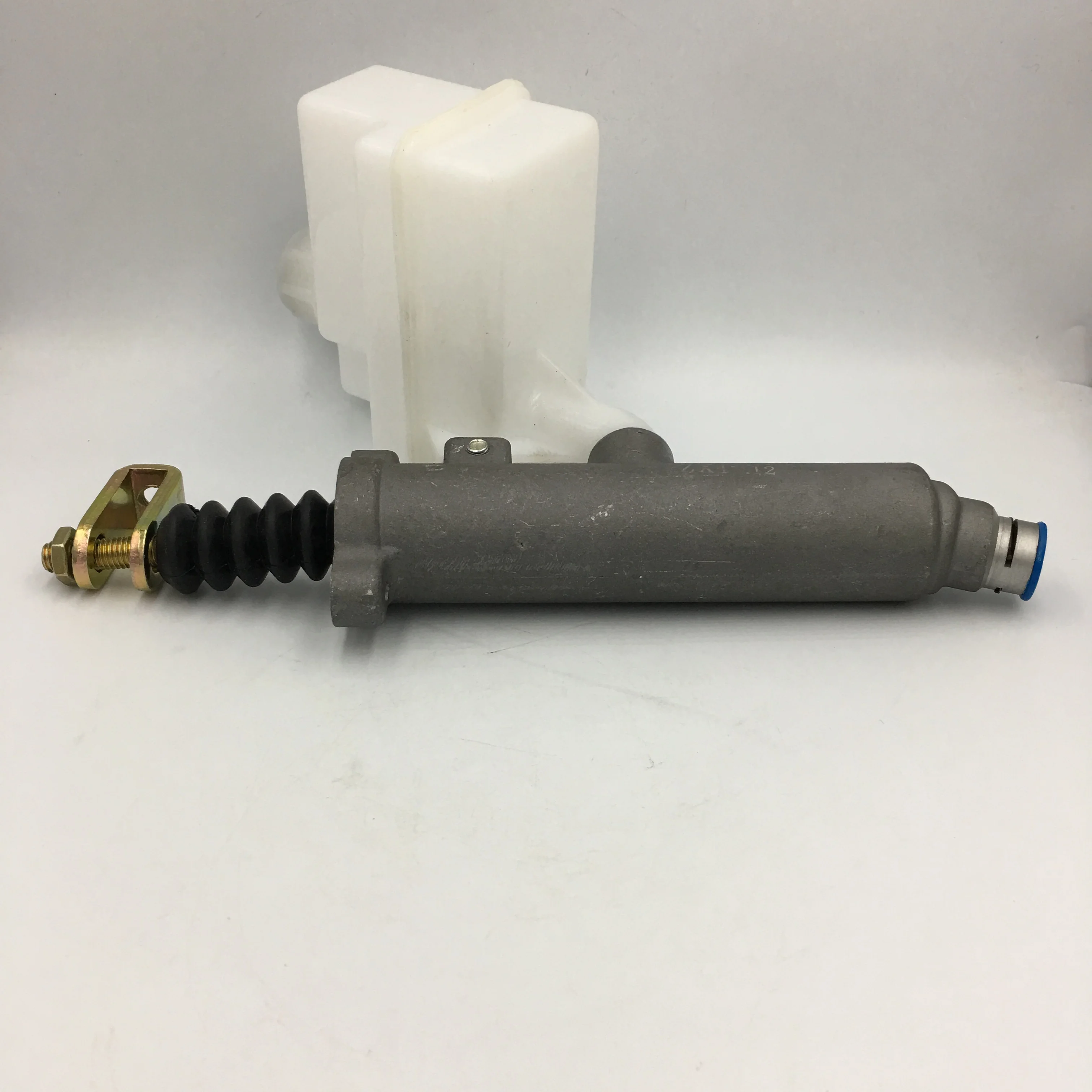 Hot selling high quality truck accessories clutch master pump suitable model DELONG M3000