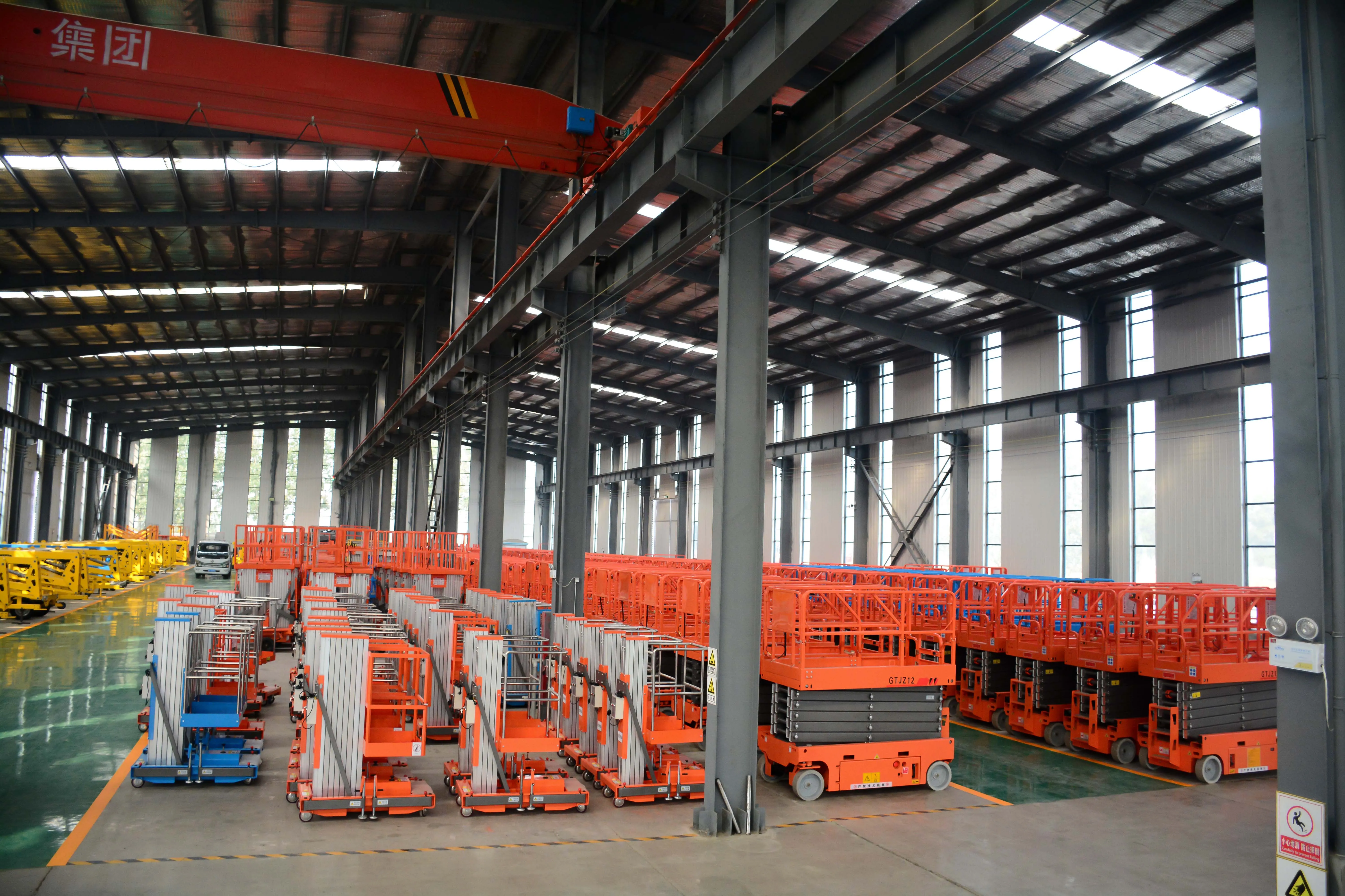 Qiyun Kinglift 15m Factory Price Hydraulic Cargo Goods 1000 kg Load Freight Lift Guide Rail