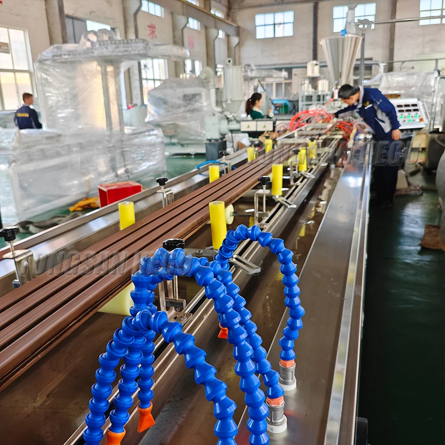 Recycled Plastic PP PE WPC Cladding Extruder Outdoor Floor Board/Post/Fence/Bench Extrusion Line