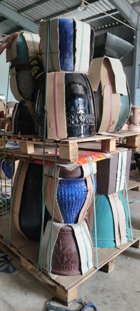 Mix Container Pottery Pots such as Glazed Pots, Black Clay, Atlantis Pots with Cheap Price