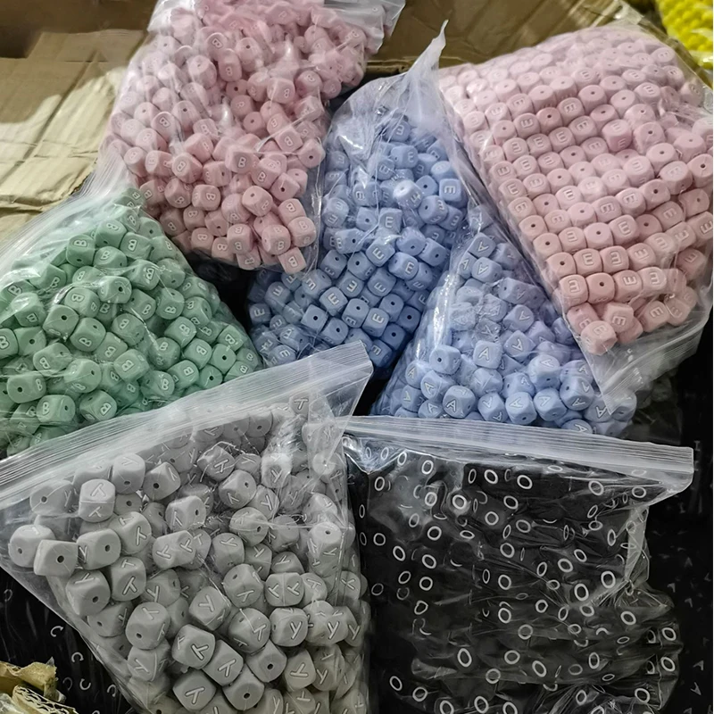Hot Sale Food Grade Silicone Beads Wholesale Baby Teether Letter Bead 12mm English Alphabet Silicone Teething Beads