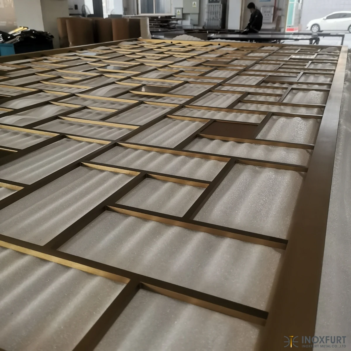 Stainless Steel Golden Mirror Customized Room Divider Luxury Golden Bright Lobby Partition Screen for Hotel Decoration