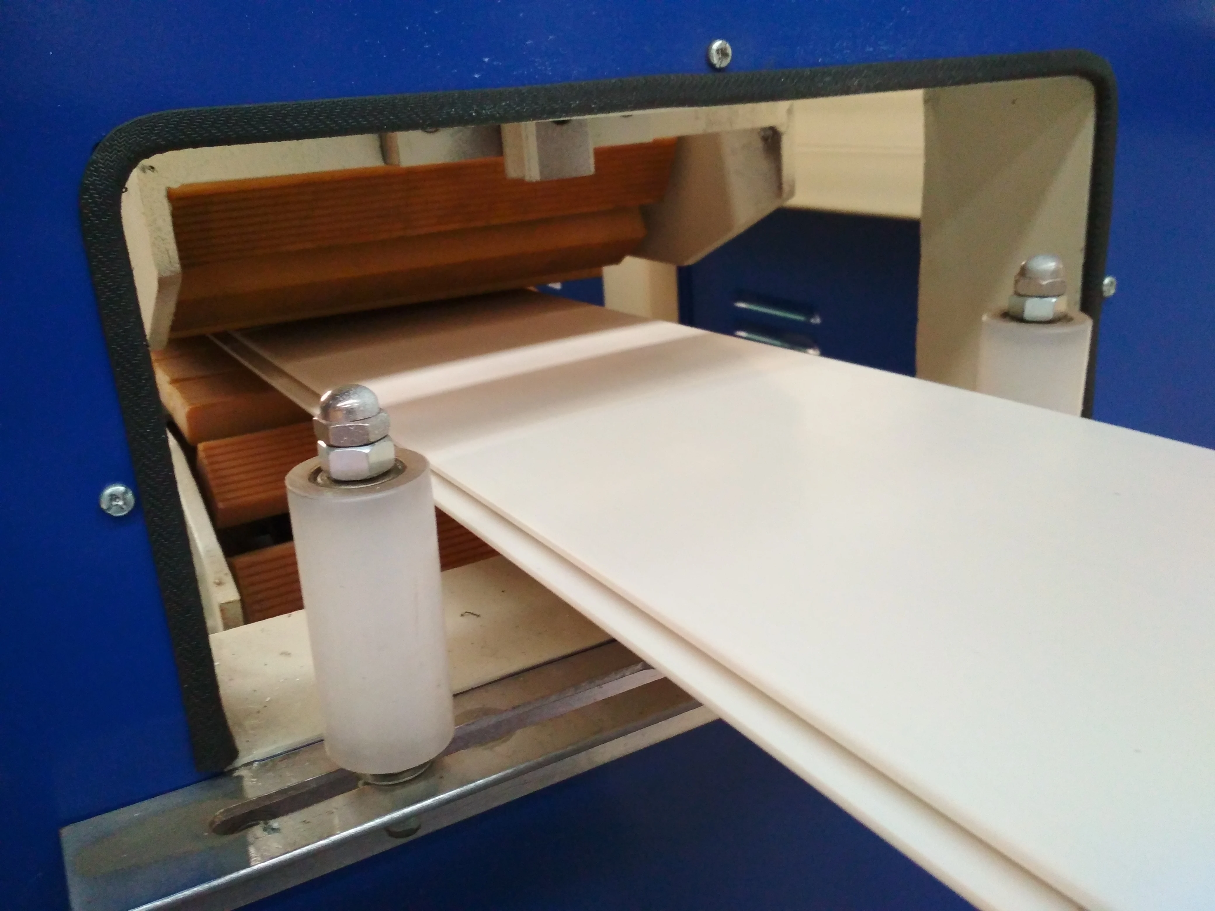 Plastic PVC gusset plate making machine