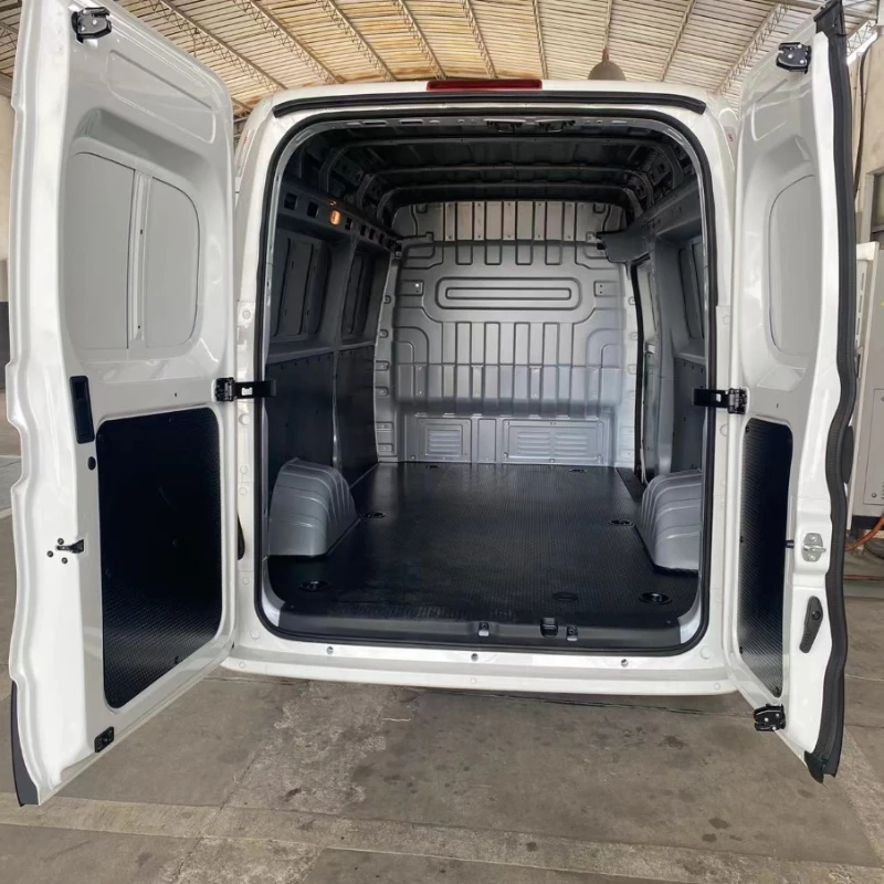 Новый электрический автобус Maxus DANA V1 с 3 сиденьями