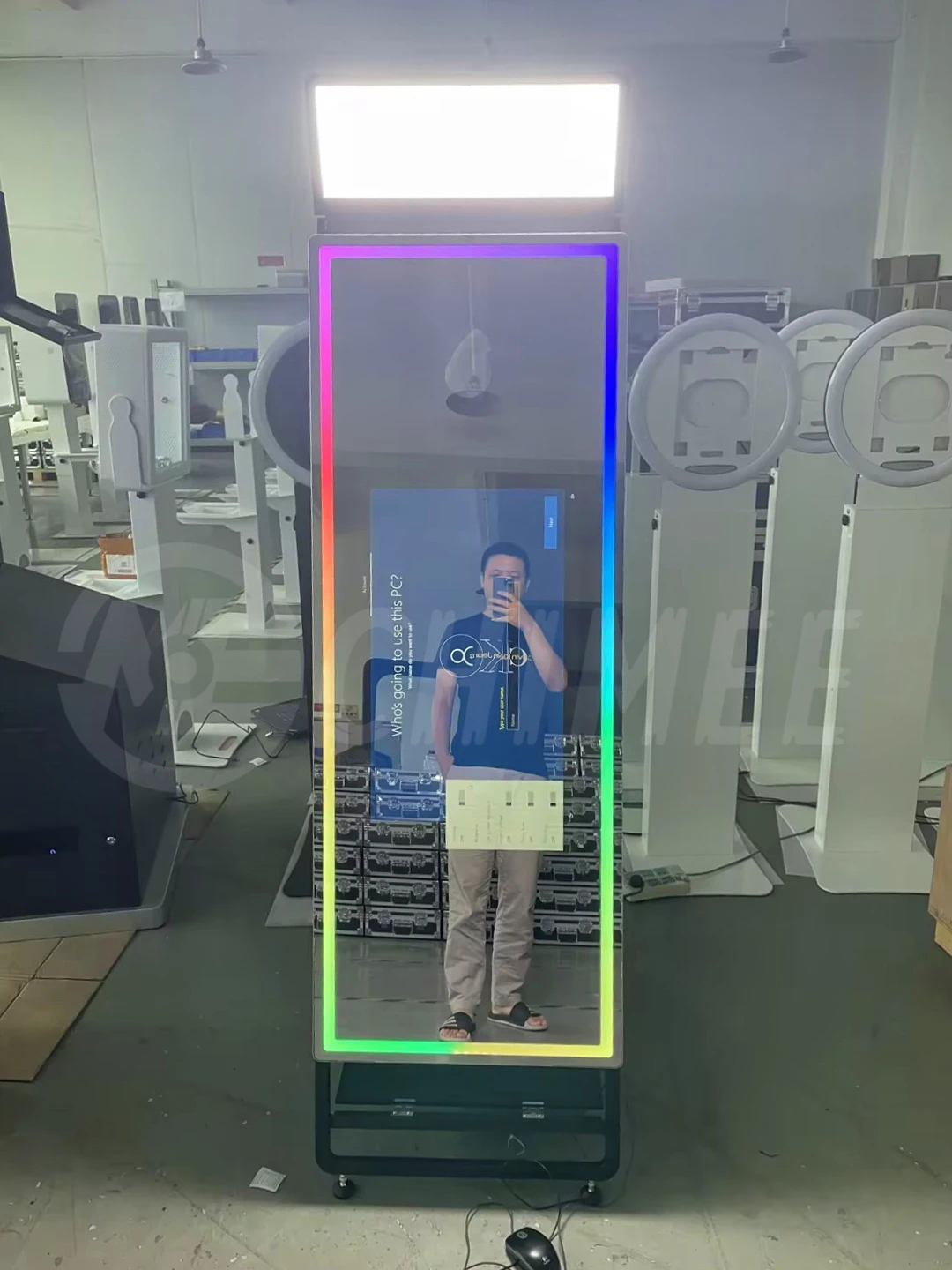 Fold mirror photo booth selfie machine  mirror 32 inch LCD touch screen built in mini pc photo booth shell with flight case