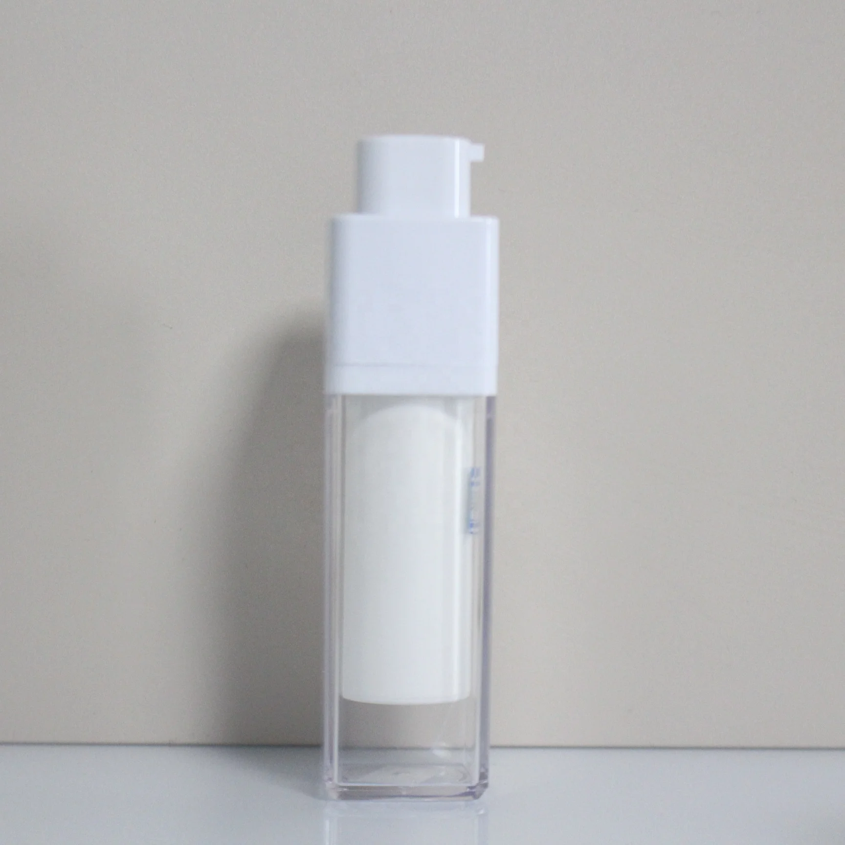 New design 30ml 50Ml square airless serum cosmetic foundation bottle with point pump twist up container airless bottle