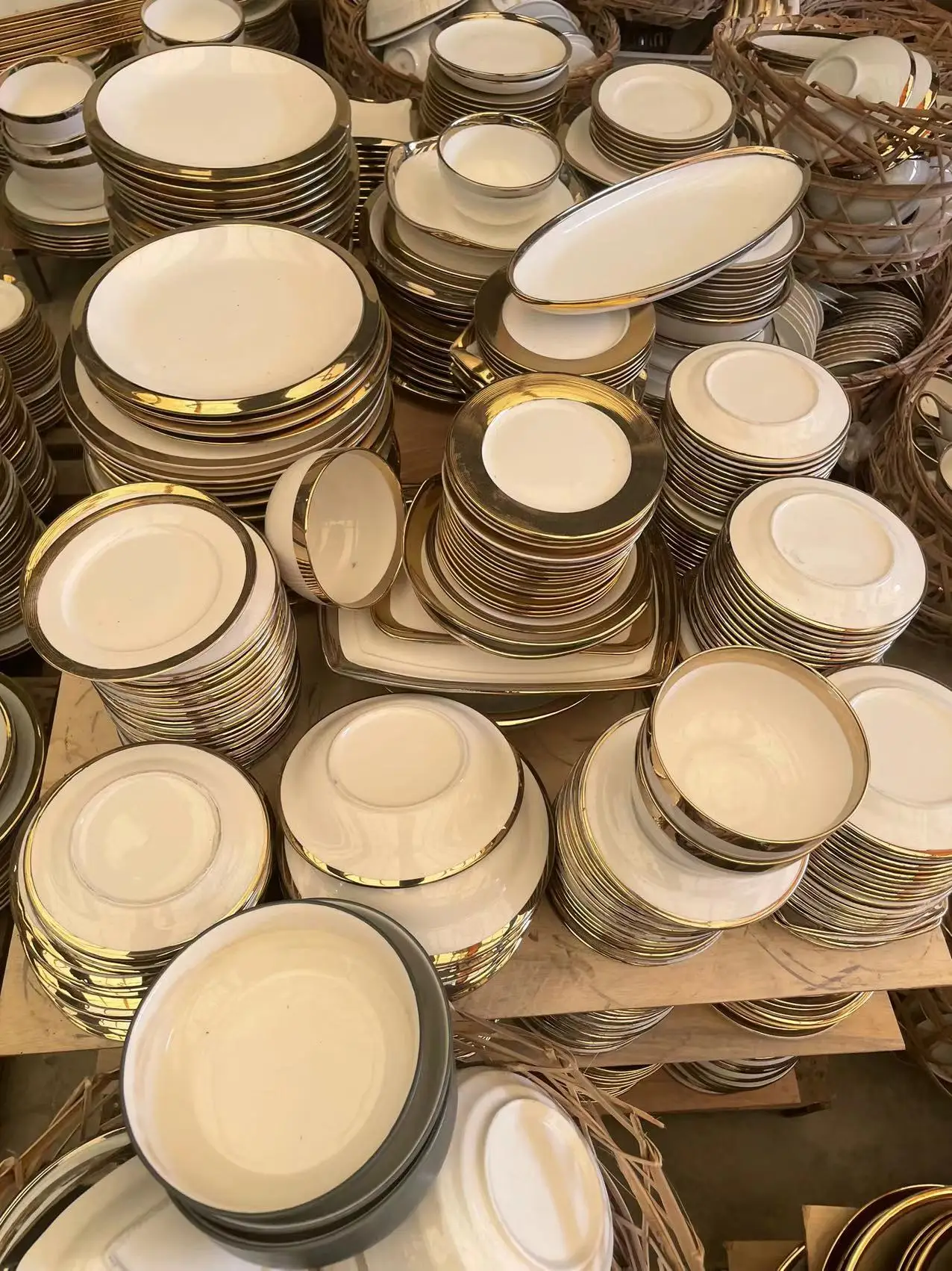 Cheap Factory Price high end dinner set sell by ton,dinner set china