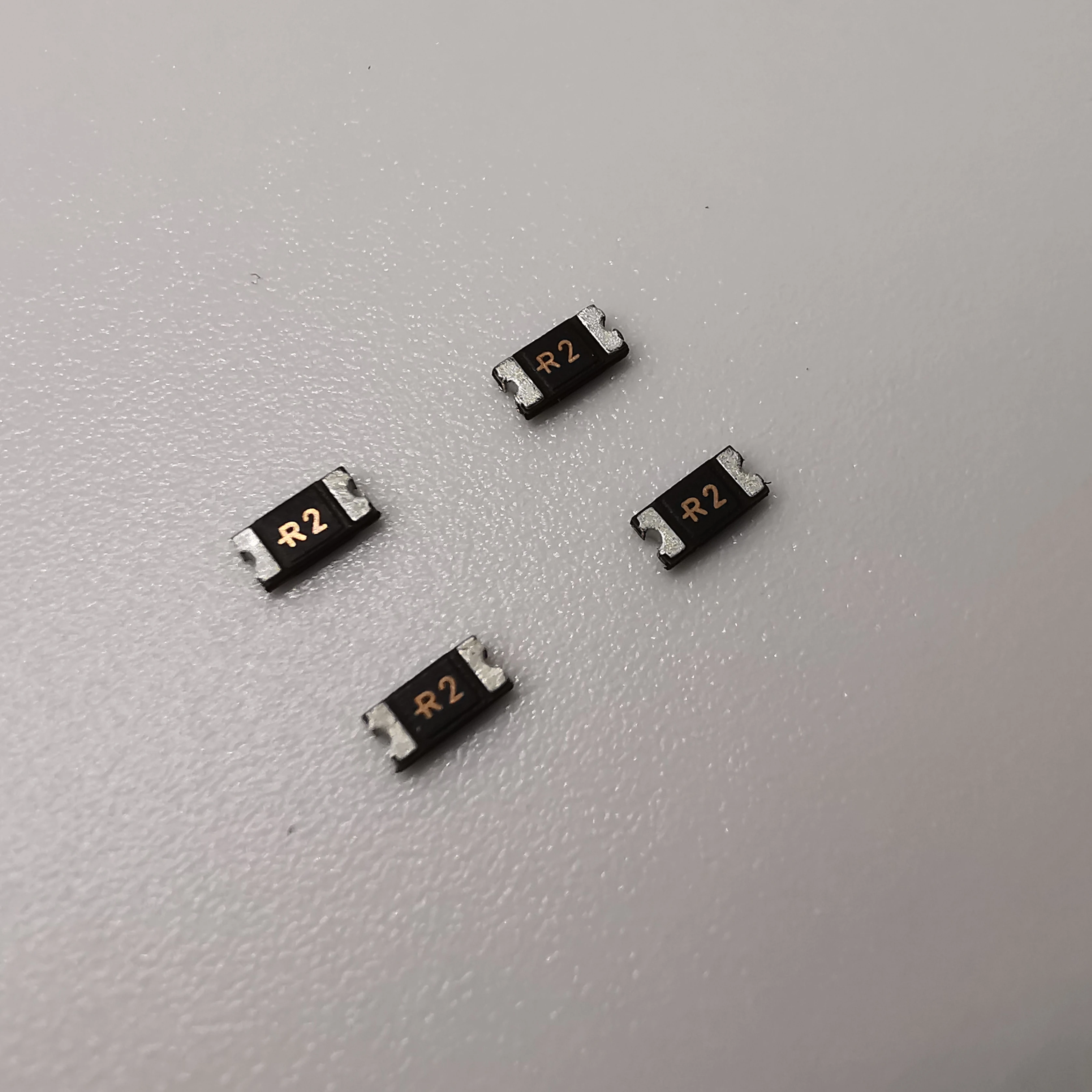 2021 Hot New Product Customized Cheap SMD1206R030SF 24V, 0.2A Automotive Plug-in PPTC Fuse