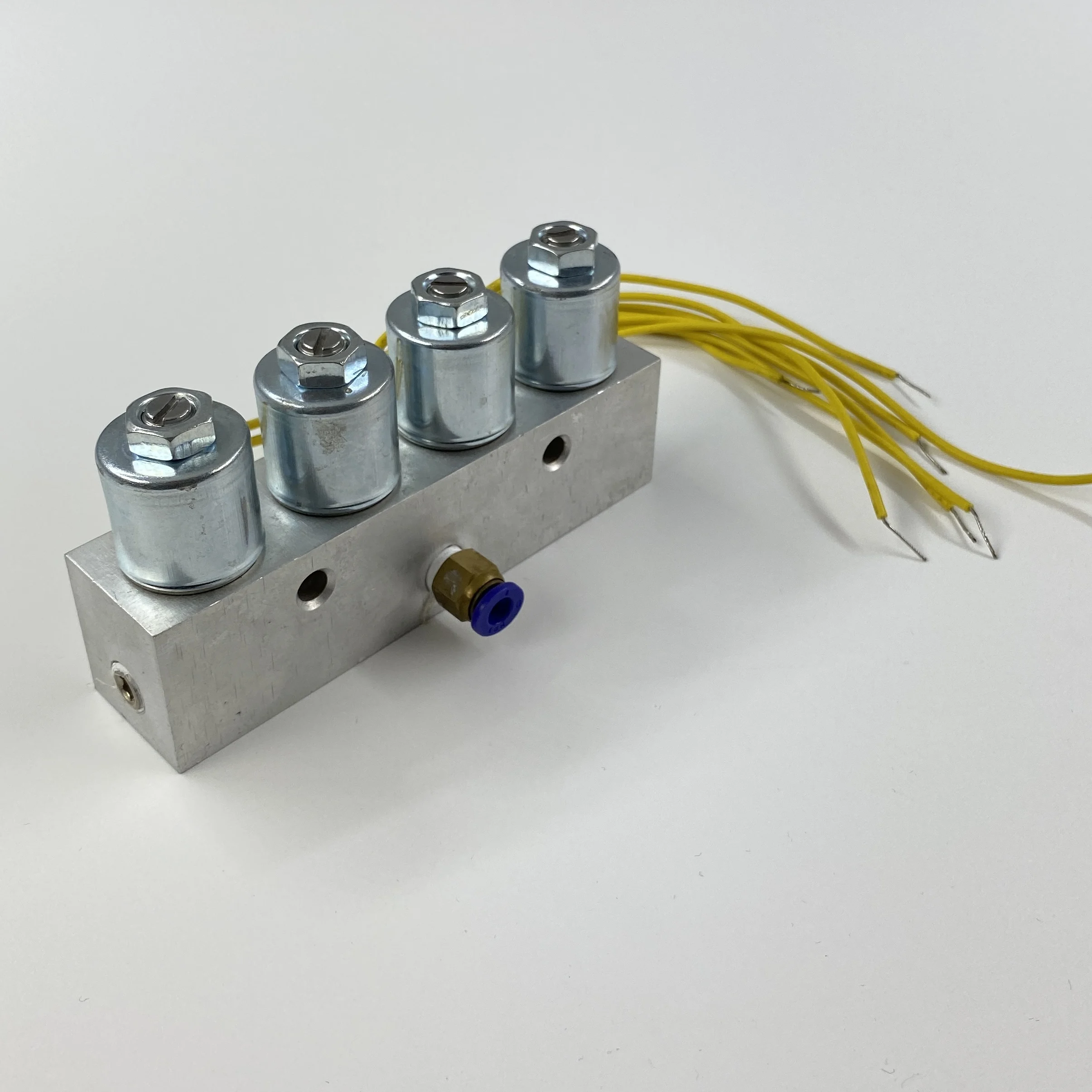 4 станции латунный коллектор электромагнитный mute водяной клапан 24VDC электромагнитный клапан