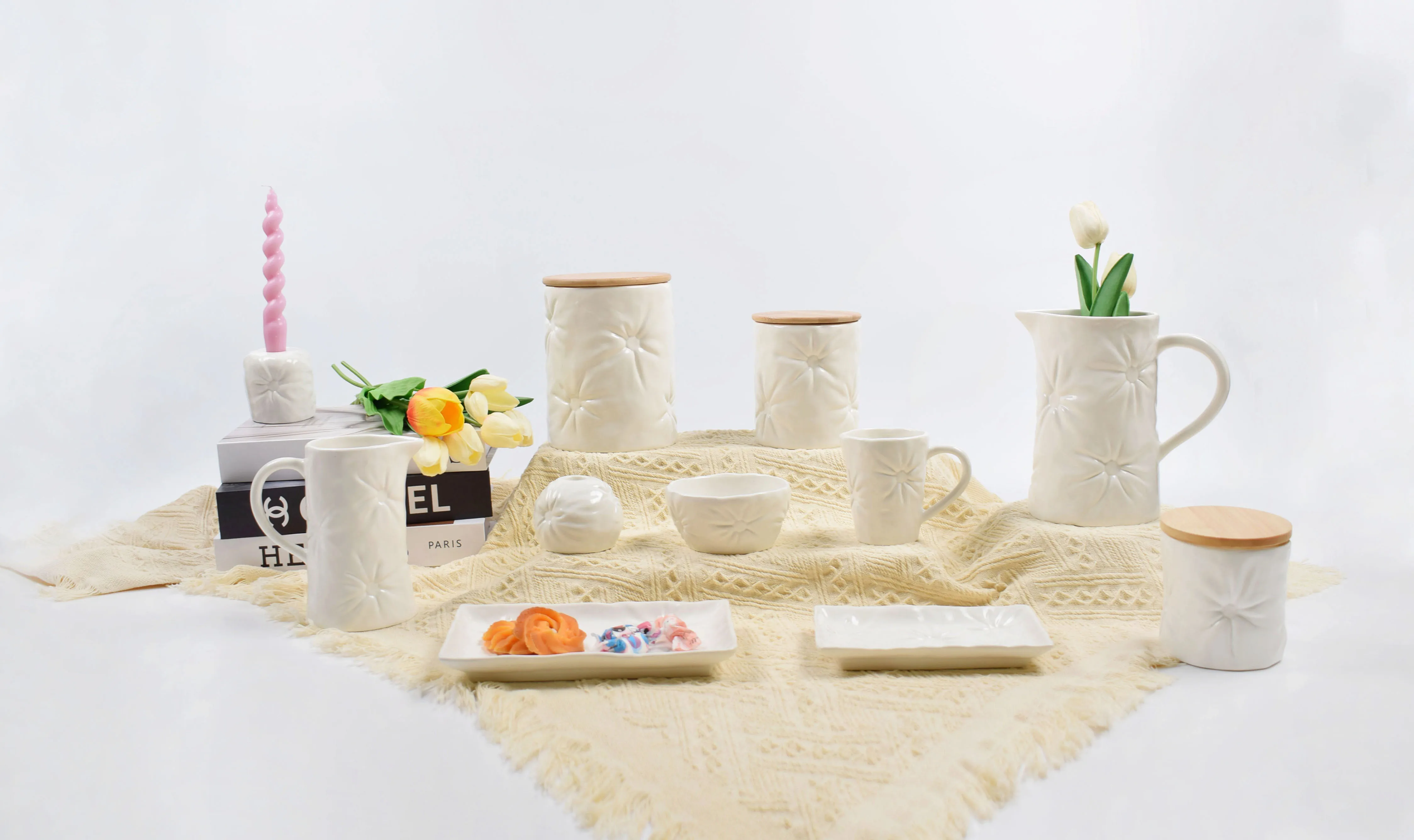 The Latest Style Tableware Debossed Ceramic Soup Bowl and Ceramic Round and Rectangle Plate Porcelain Tableware Set for Home