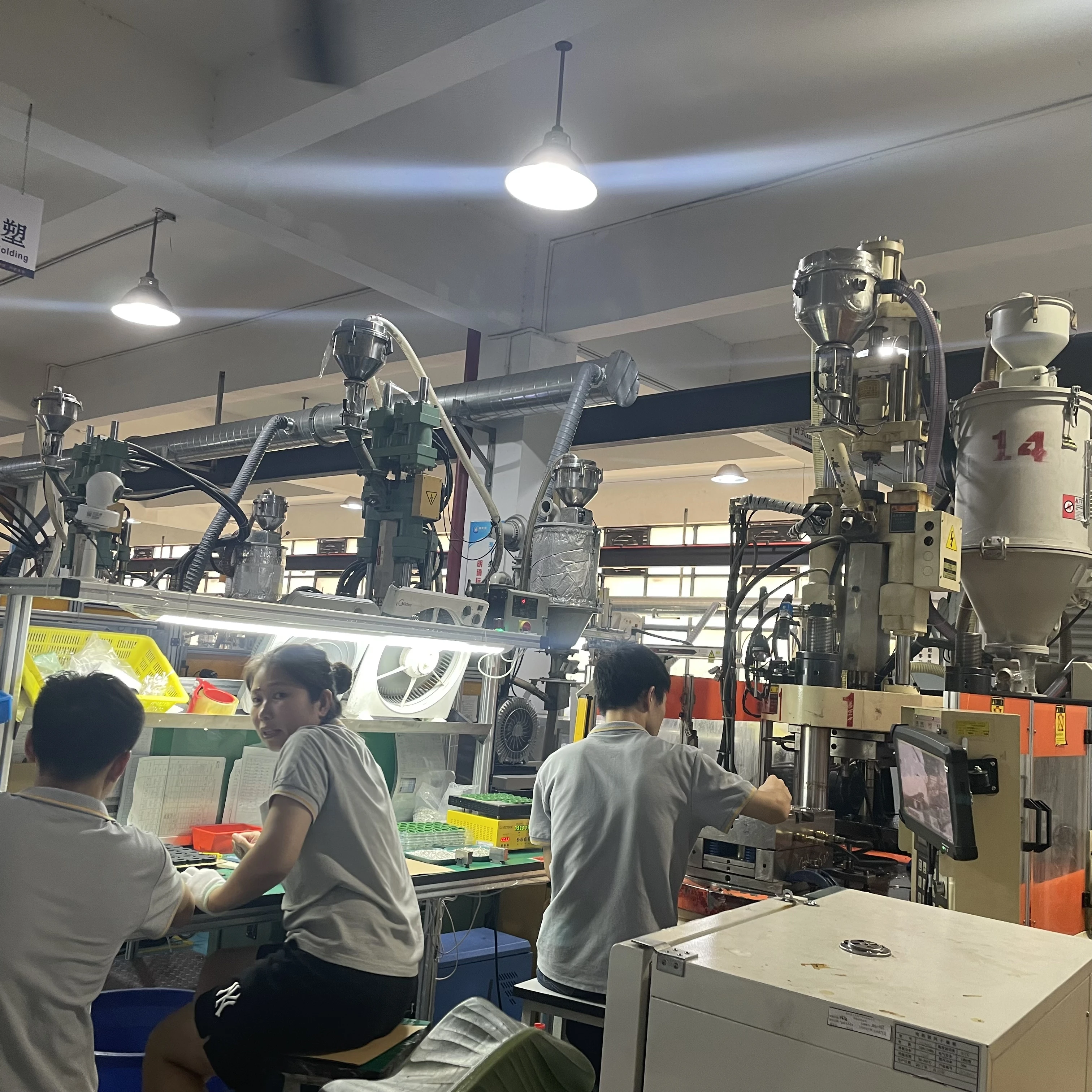 GLE Customized Design Moulding Plastic Injection Molding Products for auto accessories