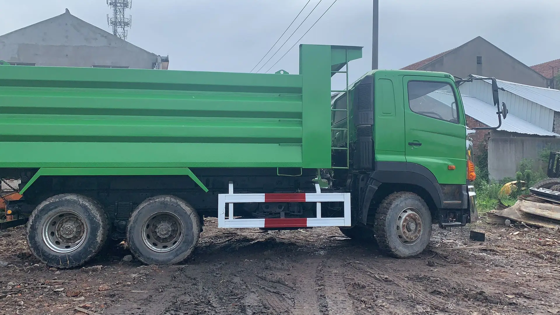 Б/у самосвал HINO 700
