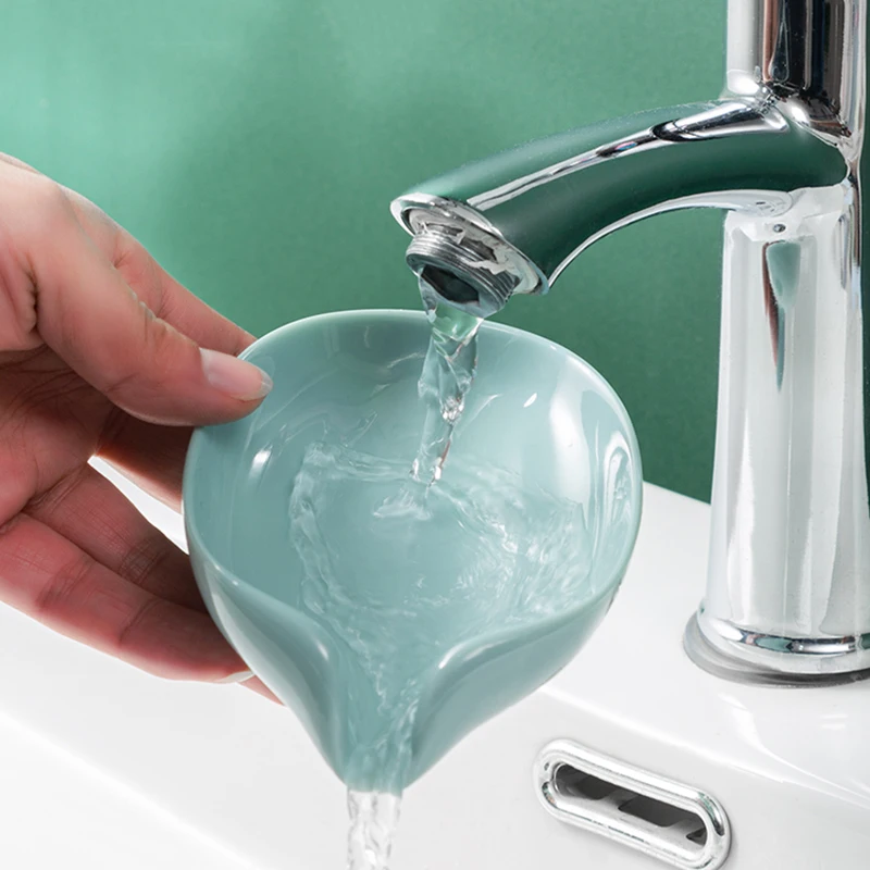 Suction Cup Soap Dish Box For Bathroom Shower Soap Holder with Drain Portable Leaf Shape Toilet Laundry Soap Rack Tray For Basin