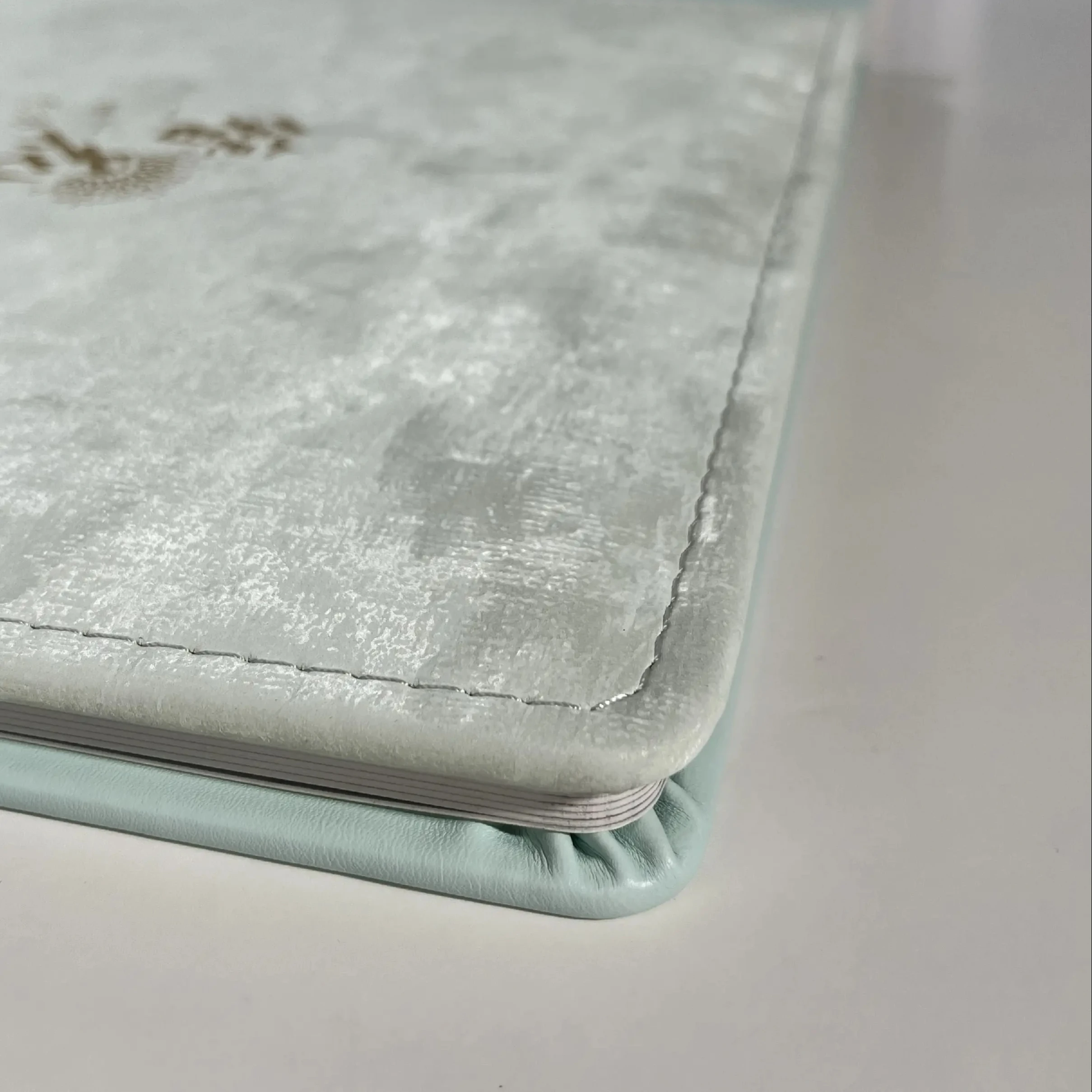 Custom Flannel Surface Cover Design Hardcover Paper Page Lay Flat Wedding Memory Family Photo Album Digital Printing